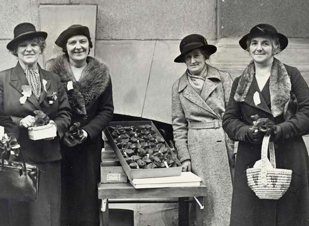 Selling poppies, 1940