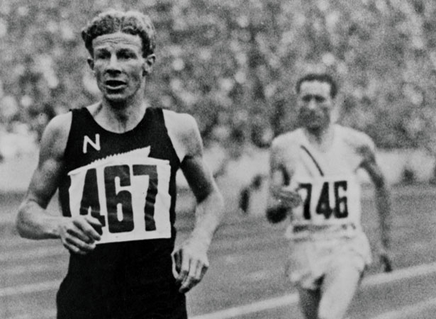 Jack Lovelock winning the 1500 m at the Berlin Olympics