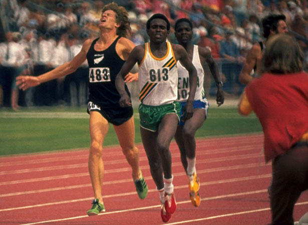 Filbert Bayi holds off John Walker to win the 1500 m