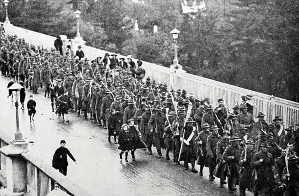 Auckland Infantry Battalion march over Grafton Bridge, 23 September 1914