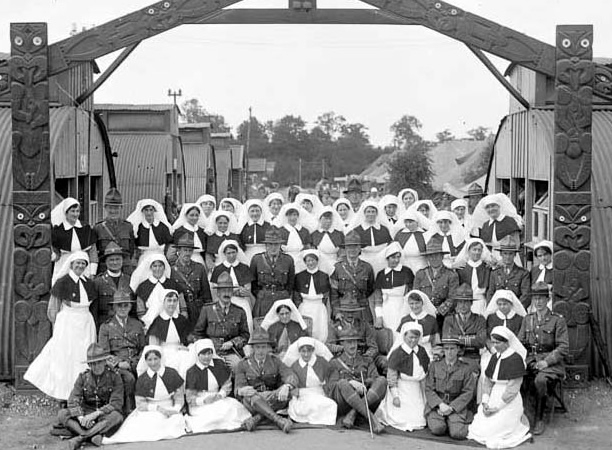 Nurses and medical officers pose in front of the New Zealand Stationary Hospital at Wisques, France.