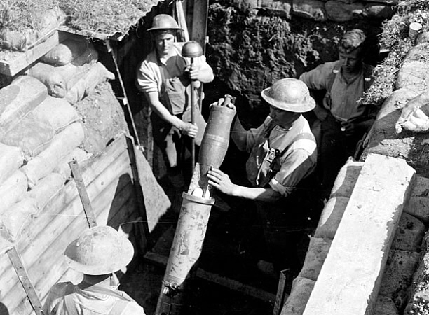 New Zealand gunners loading a medium trench mortar, 1918