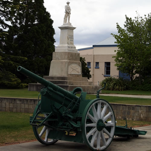 Cromwell memorial with gun in foreground