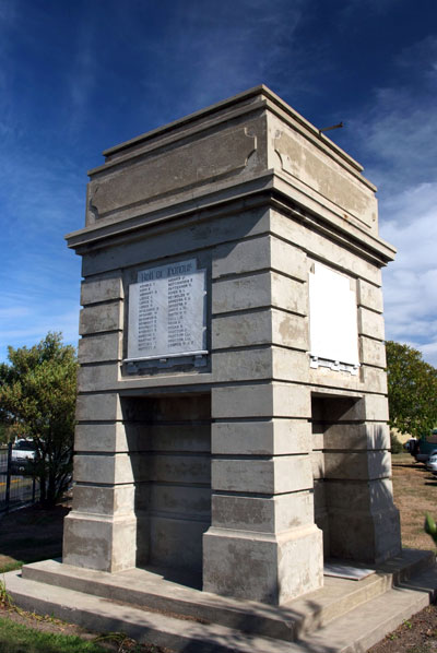 Hornby Primary School war memorial | NZHistory, New Zealand history online