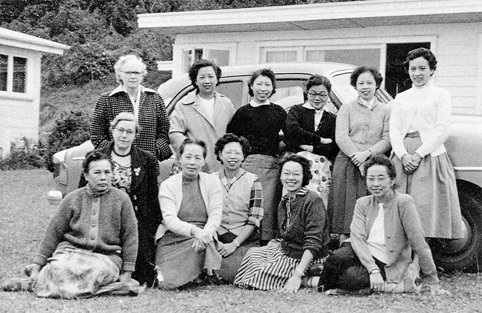 Group of Chinese women