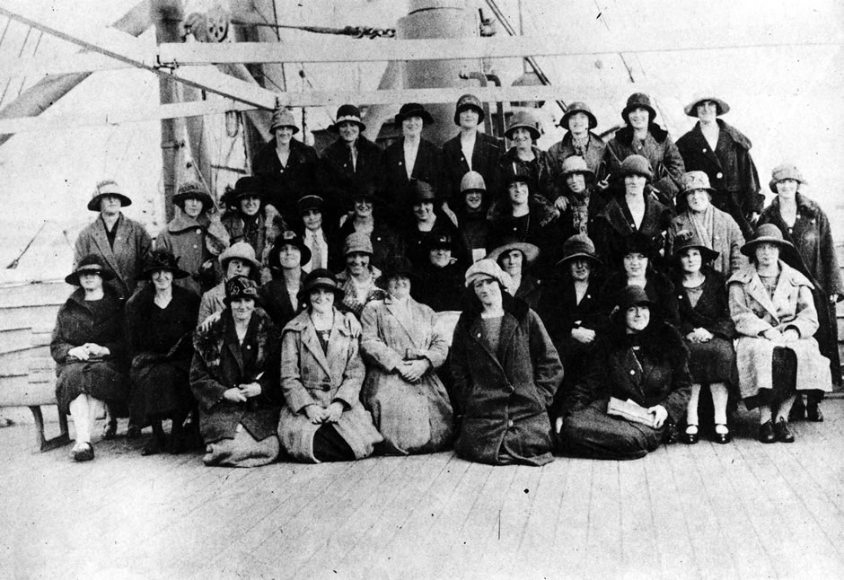 Immigrant group on ship