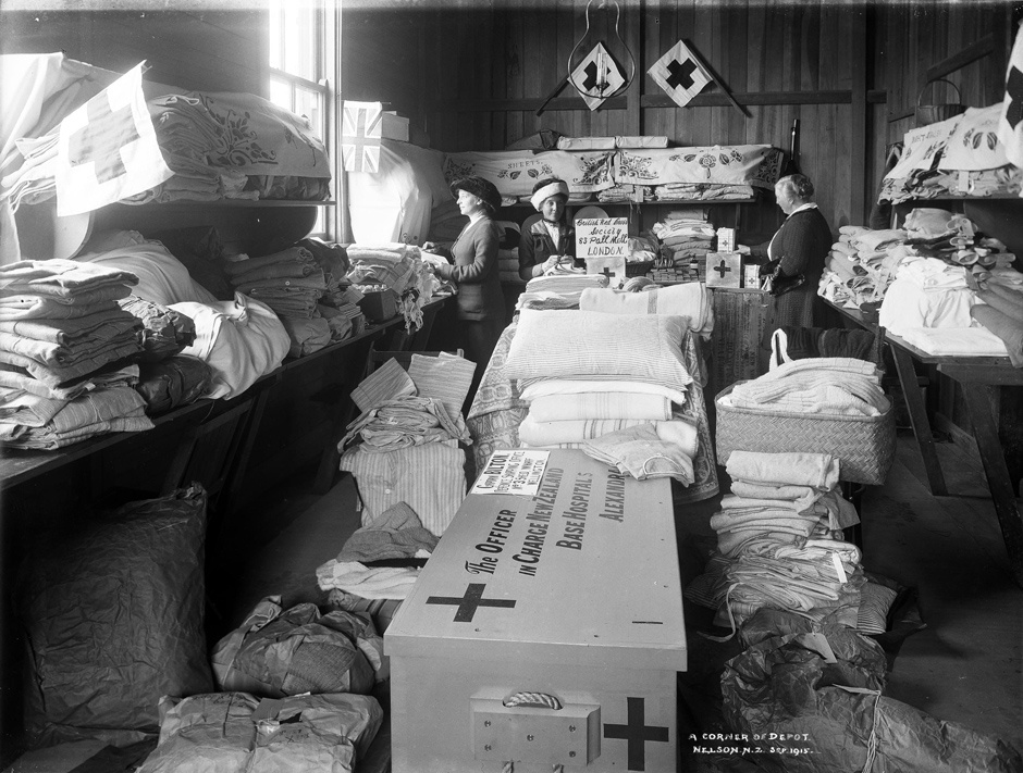 Women packing Red Cross parcels, Nelson, 1915
