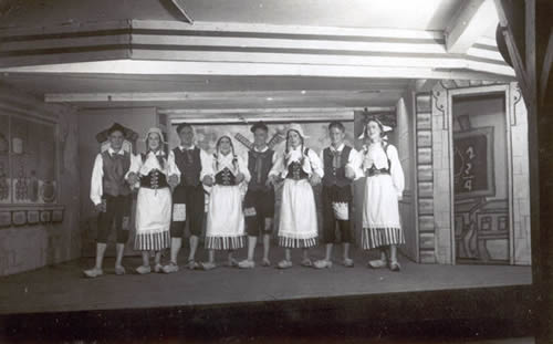 POWs dressed as Dutch men and women