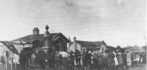 Makotuku memorial dedication
