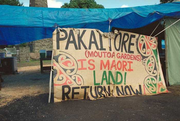 A notice on a kitchen tent at Moutoa Gardens, Whanganui, during an occupation by members of Te Rūnanga Pākaitore, 1995