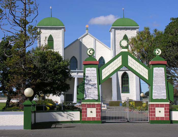 Exterior view of the temple building at Rātana 