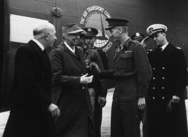 Eleanor Roosevelt arrives in Auckland, 27 August 1943