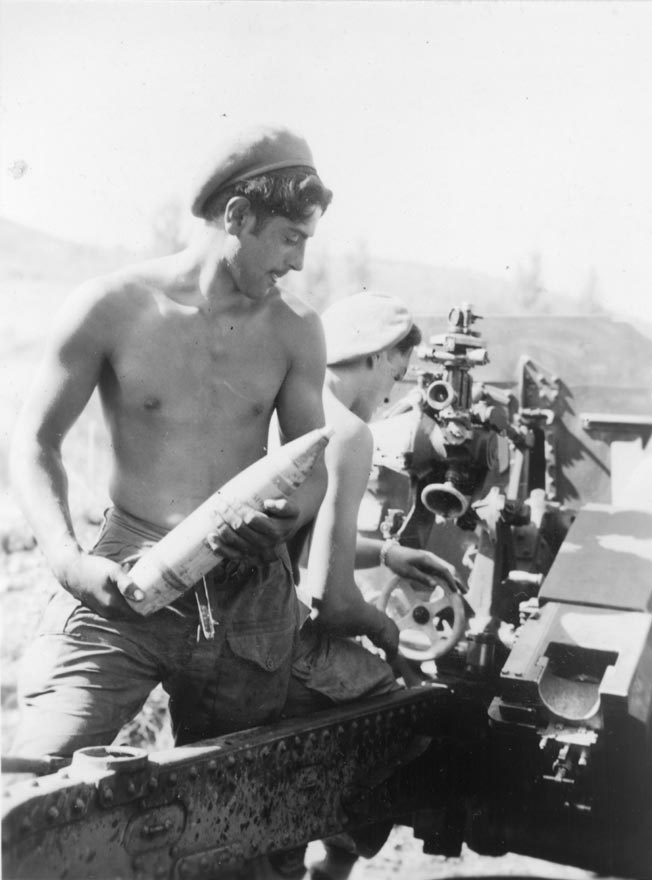 Gunners in action during Commonwealth offensive