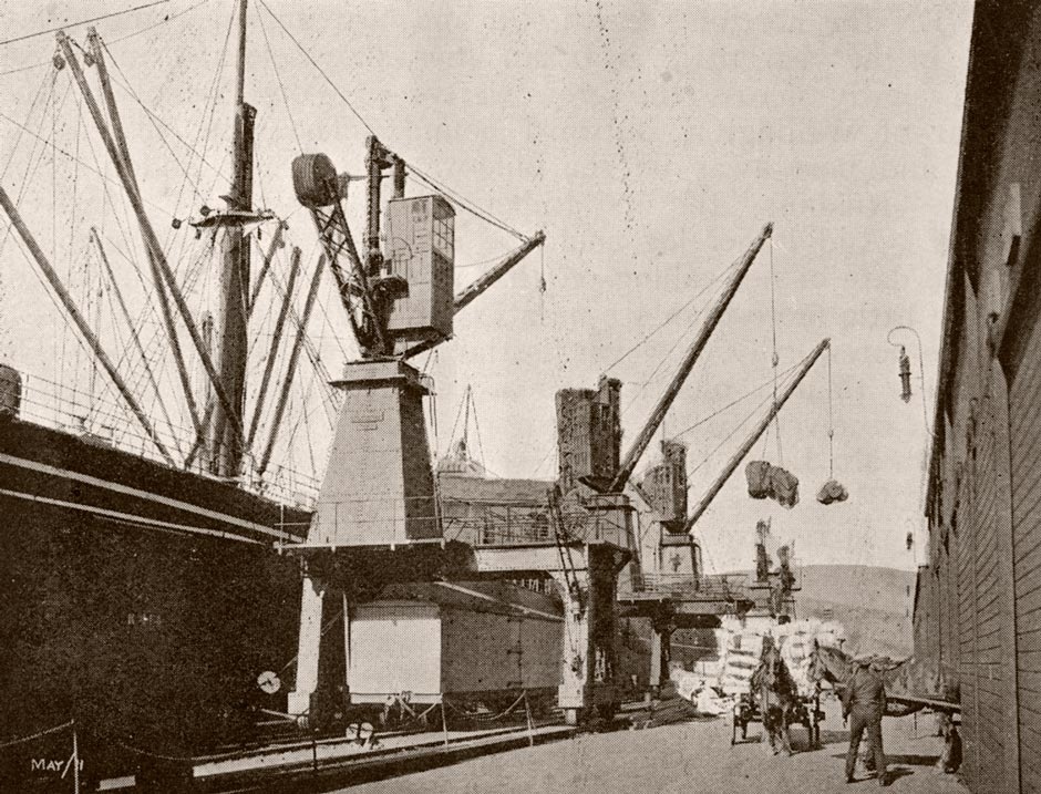 Loading ship at Glasgow Wharf, 1918