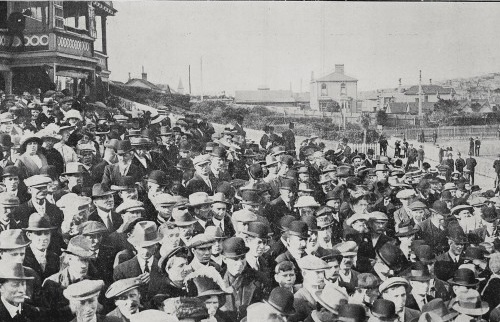 Strikers' meeting, Basin Reserve, 1913