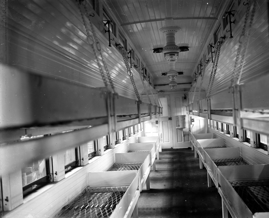 Red Cross railway carriage, 1915