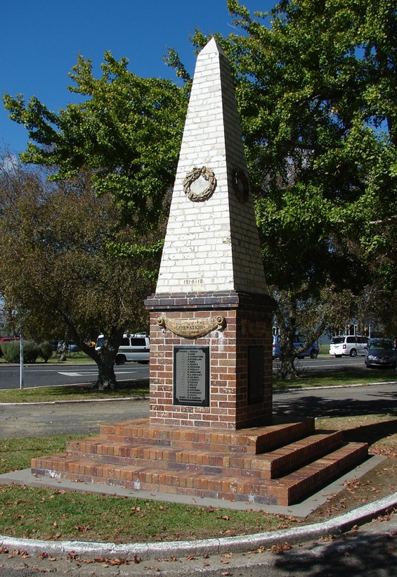 Huntly war memorials