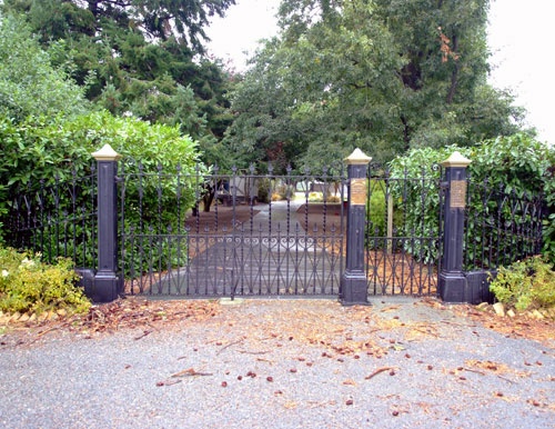 Broomfield war memorial gates