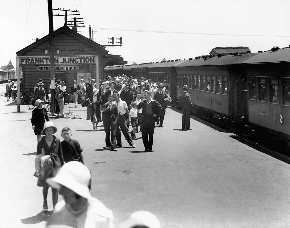 Frankton railway station, 1930s