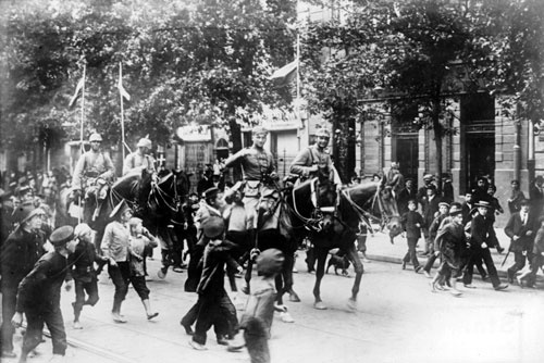 German cavalry enter Warsaw