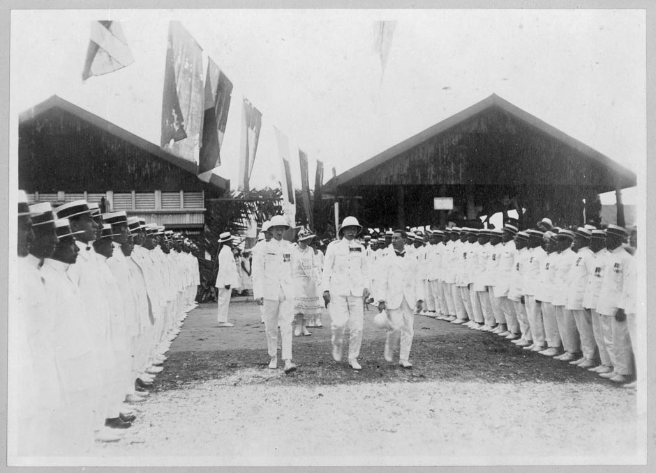 Governor General Fergusson inspects Cook Islands troops