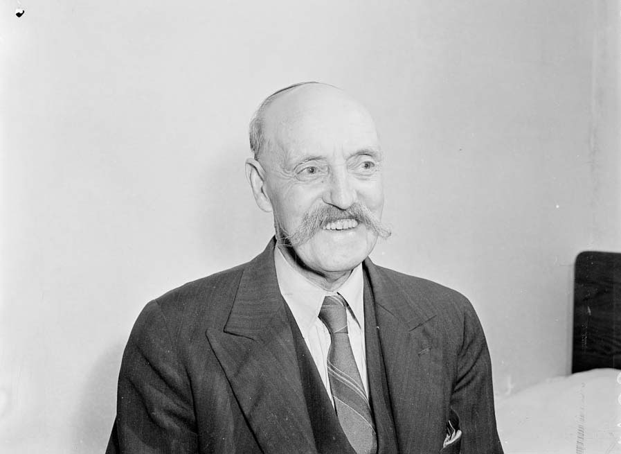 Handlebar moustache, 1950