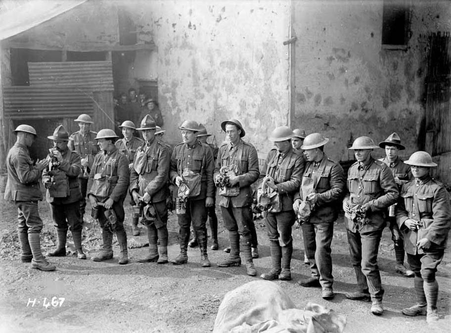Inspecting gas masks in 1918 | NZHistory, New Zealand history online