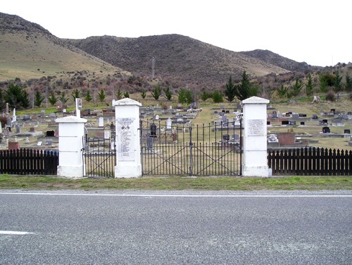 Kurow war memorial gates