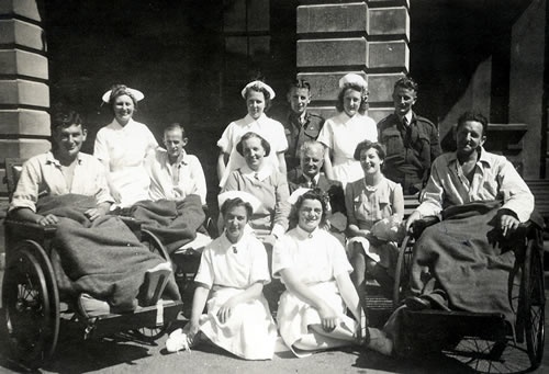Nursing wounded soldiers at Wellington Hospital