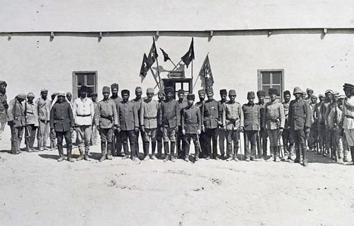 Ottoman headquarters staff captured at Magdhaba