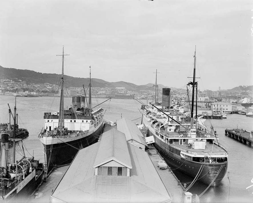 The ferries <em>Rangatira</em> and <em>Hinemoa</em> in Wellington