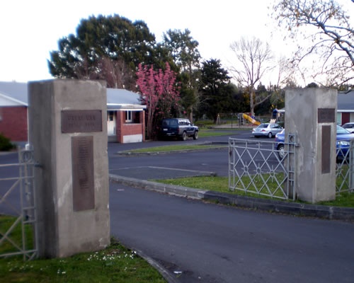 Riverhead war memorial gates