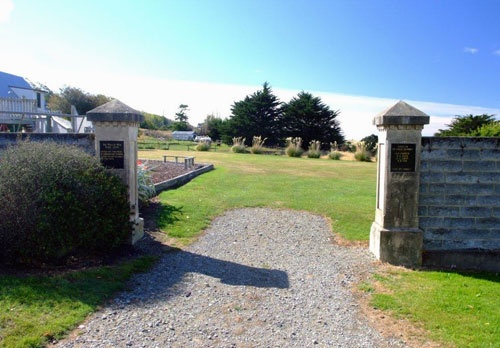 Seacliff war memorial gates