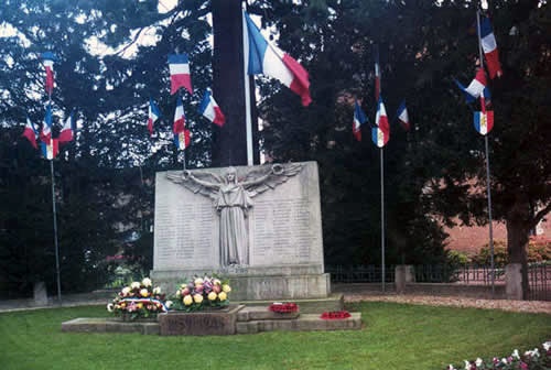 Le Quesnoy memorial, 2000