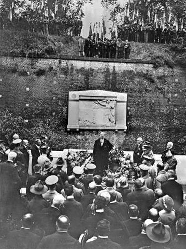 Unveiling of NZ memorial in Le Quesnoy, 1923