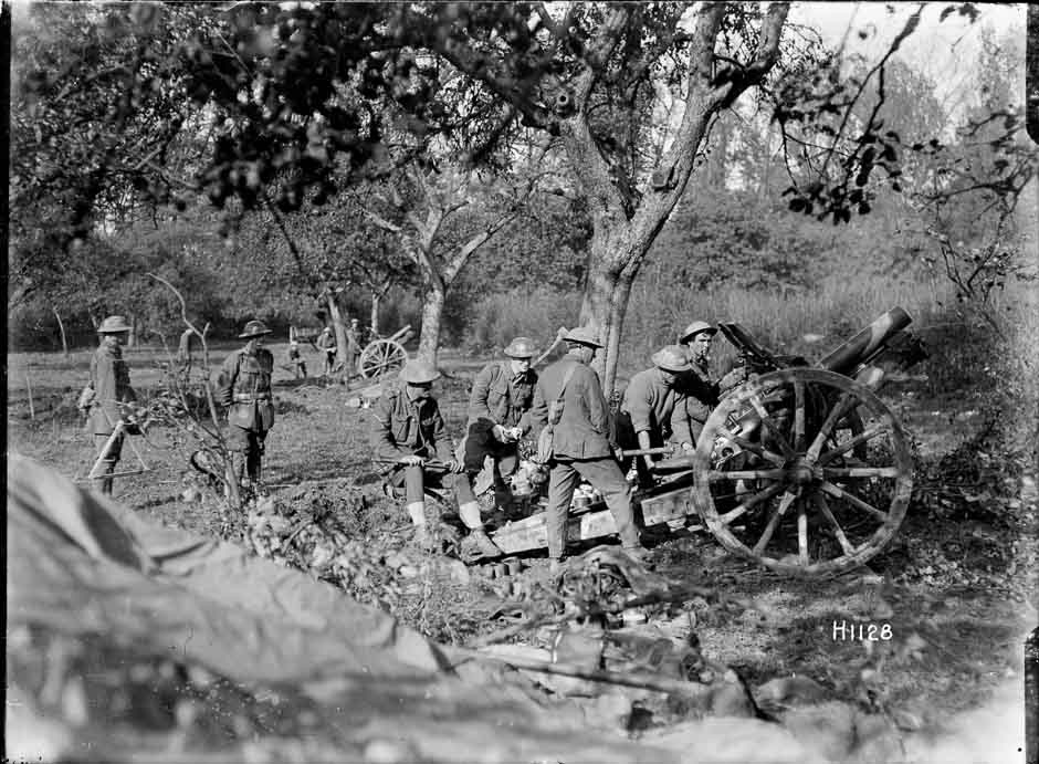New Zealand gunners near Le Quesnoy, 1918