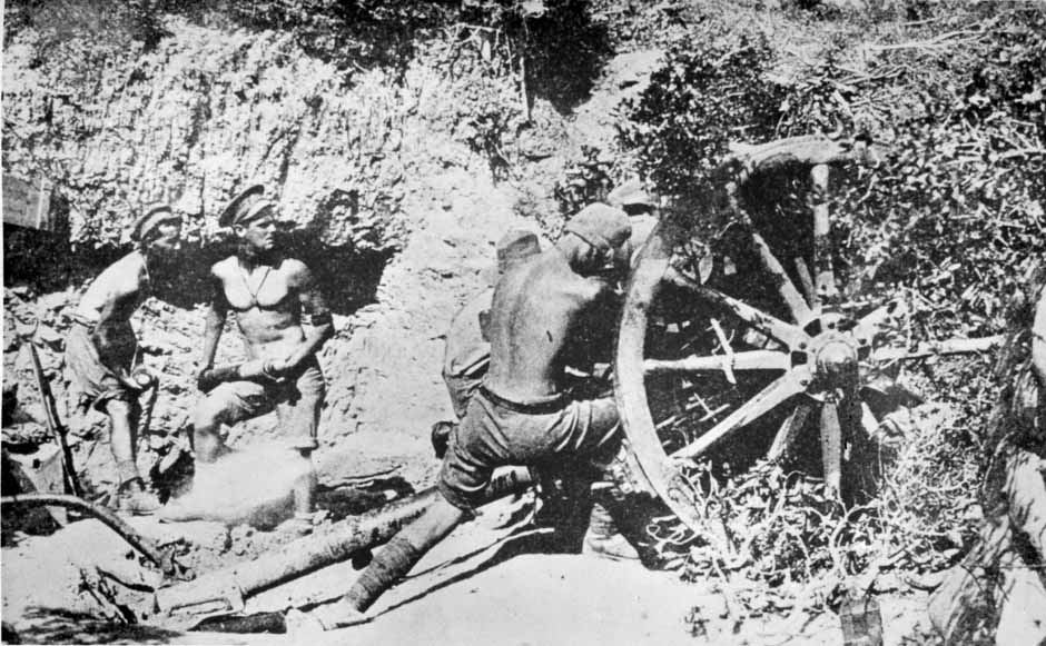 Soldiers firing field gun at Gallipoli