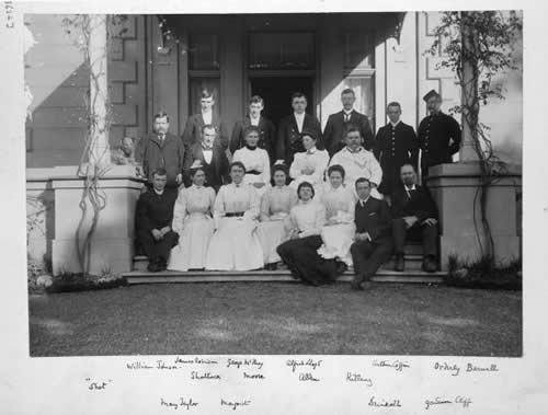 Domestic staff, Government House, Auckland, 1903