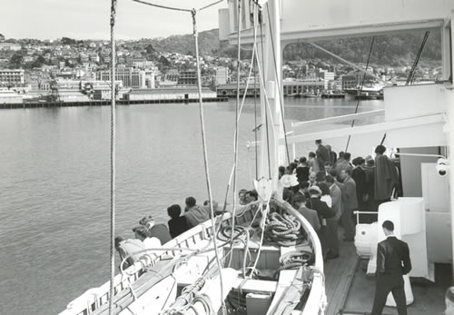Immigrants arrive in Wellington