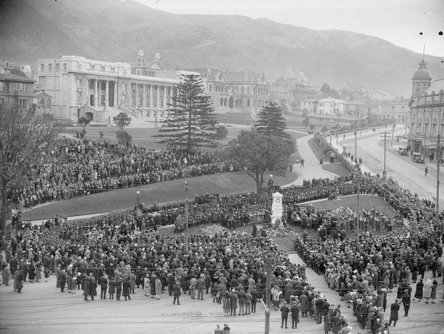 Anzac Day ceremony outside Parliament House, 1927