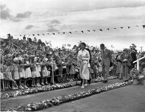 The Queen visits Palmerston, 1954