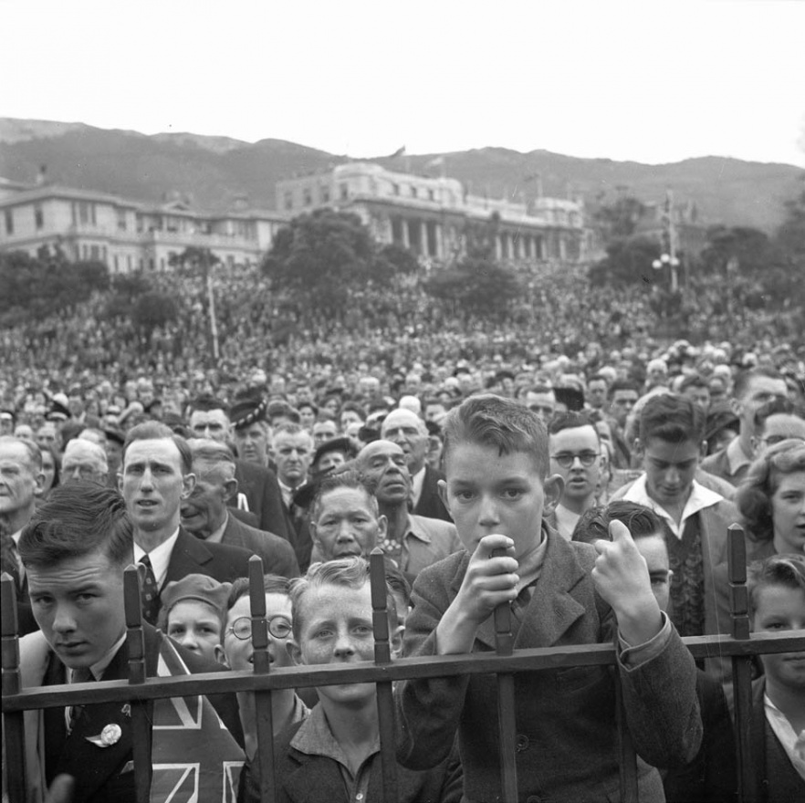 VE Day crowds at Parliament