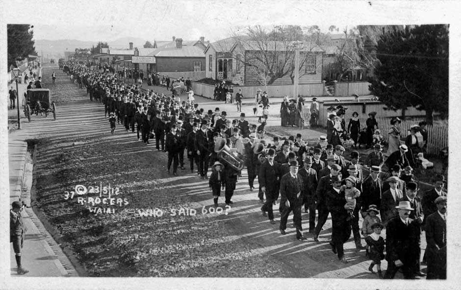 Strikers march, 1912 Waihi strike