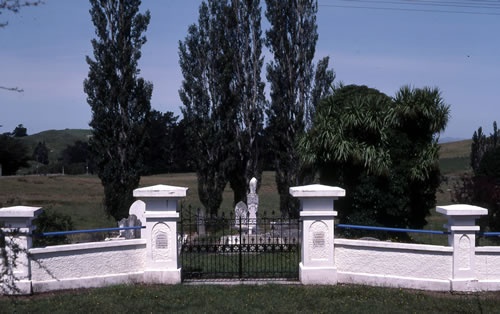 Mākaretū war memorial 