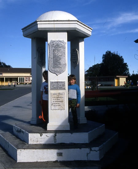 Ōtaki School war memorial 