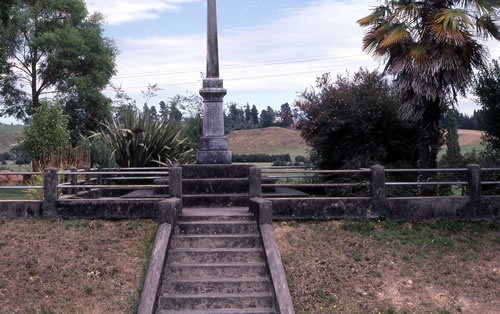 Upper Moutere war memorial obelisk