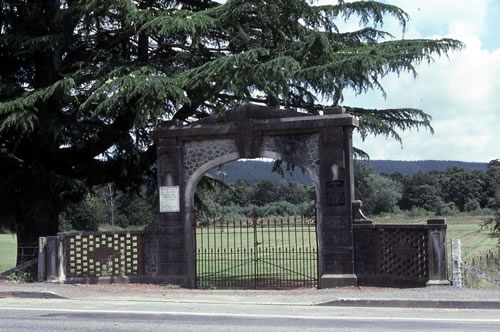 Wakefield war memorial arch
