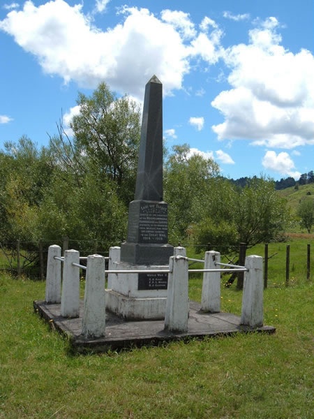 Whangamomona war memorial 