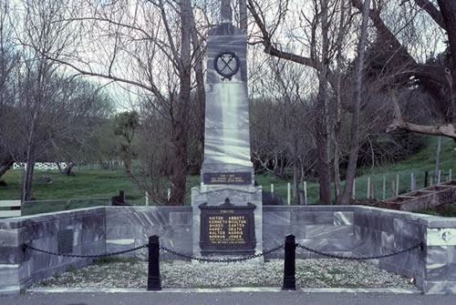 Pāuatahanui war memorial 