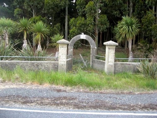 Tuapeka West school memorial gates